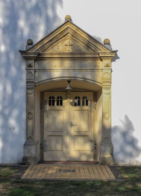 Sandsteinportal der Dorfkirche Schköna