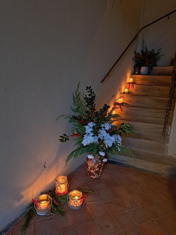 Kerzen an der Emporentreppe