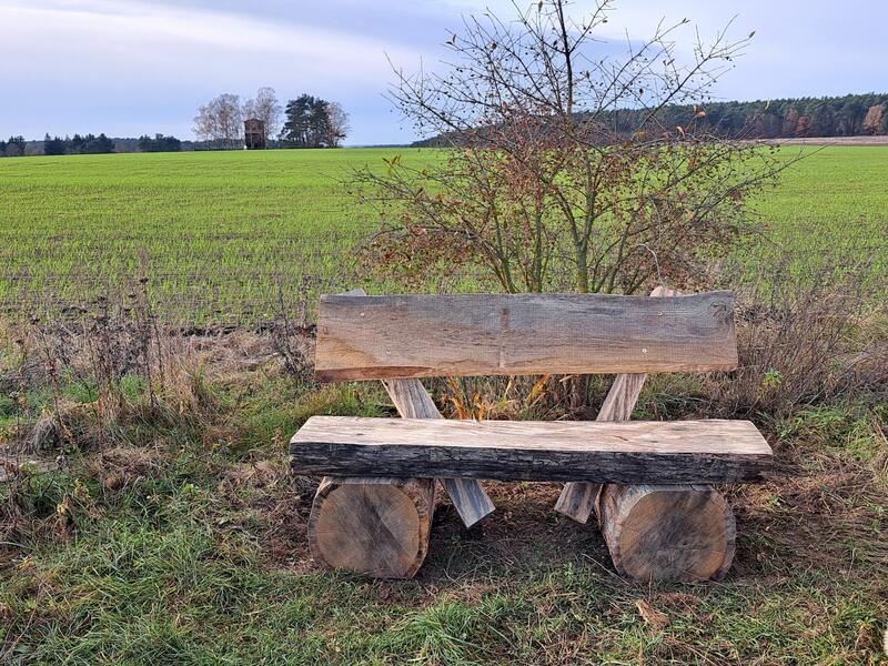 Rastbank am Feldrand